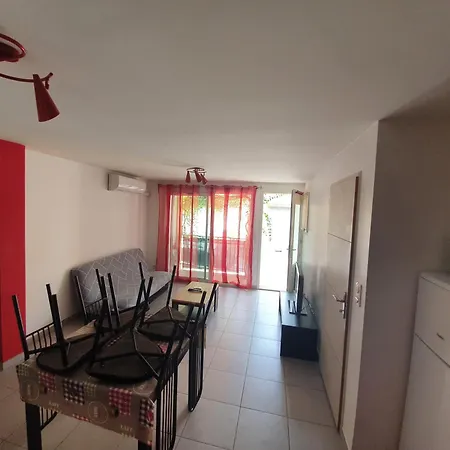 아파트 Appartement Climatise Saint Cyprien Village *